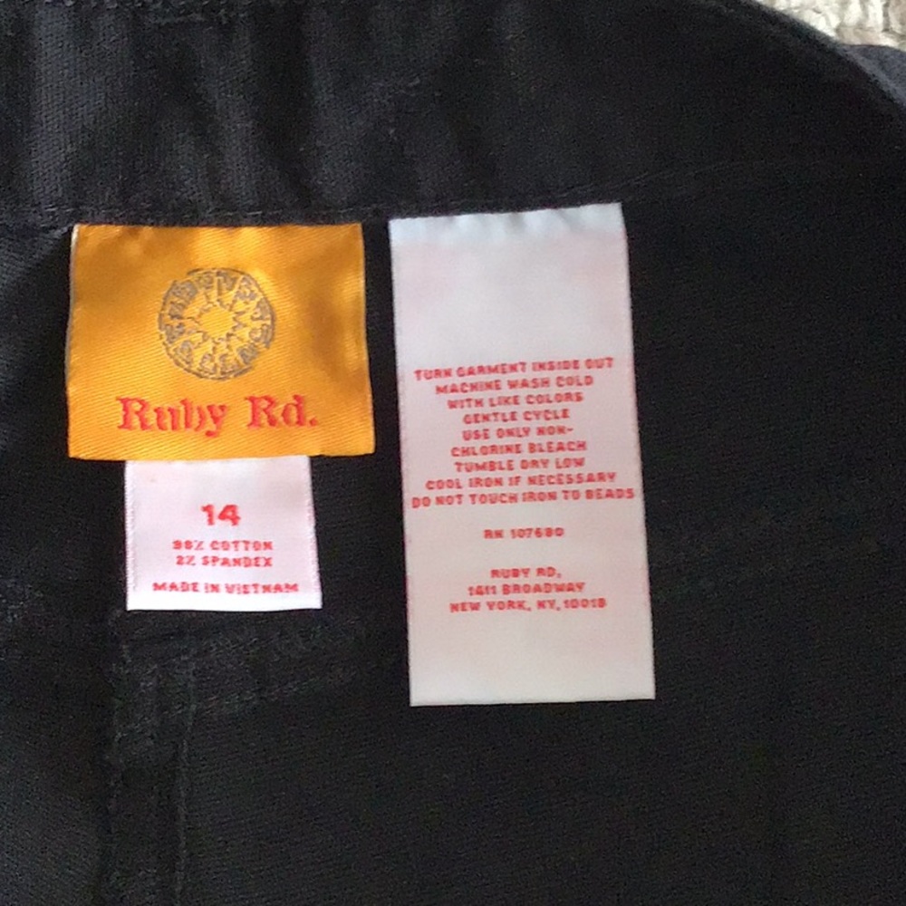 Ruby Rd Black Capris - image 3